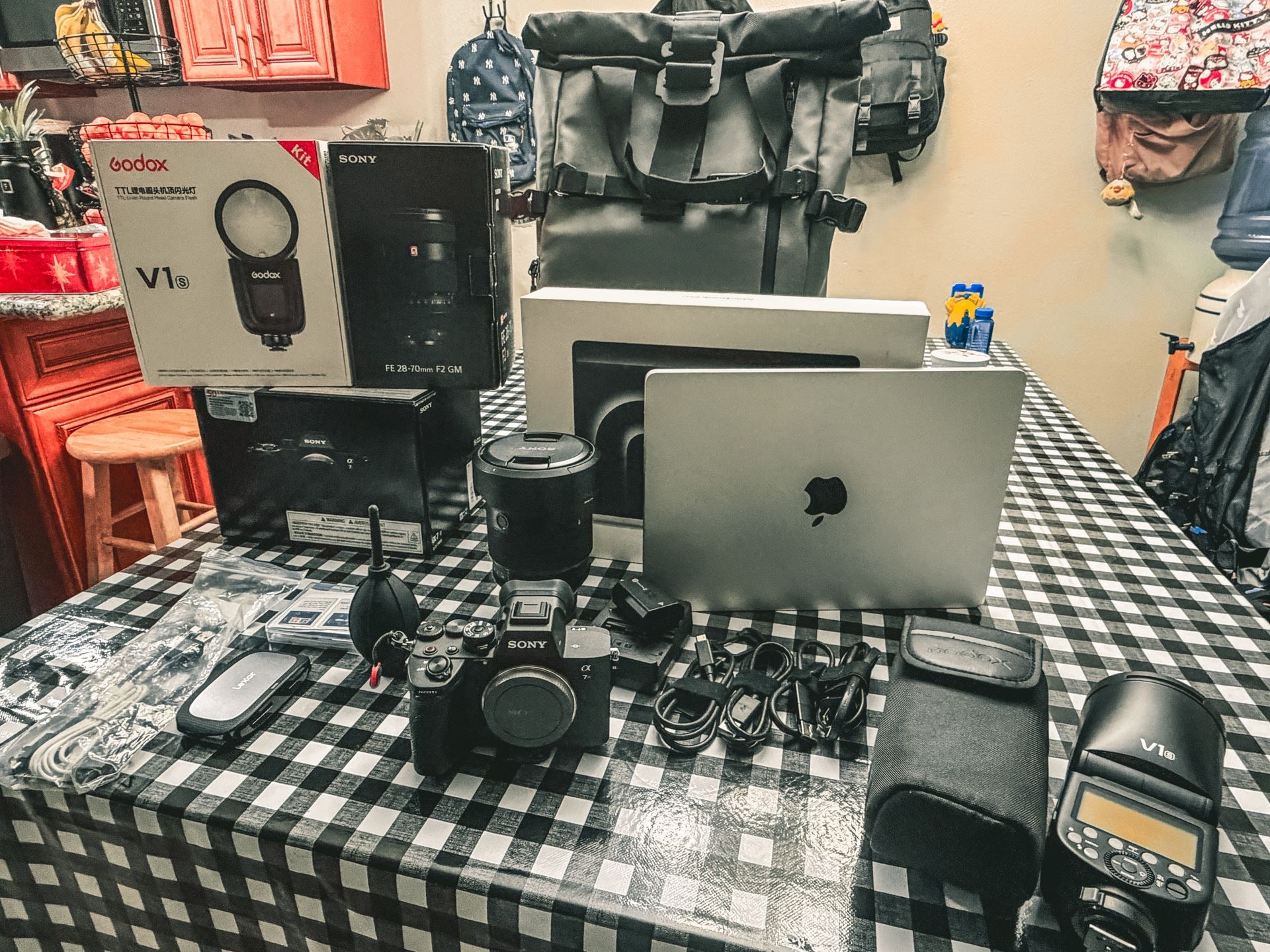 Sony A7RV + Sony Gmaster 28-70 F2 + Apple MacBook Pro M4 Pro Chip