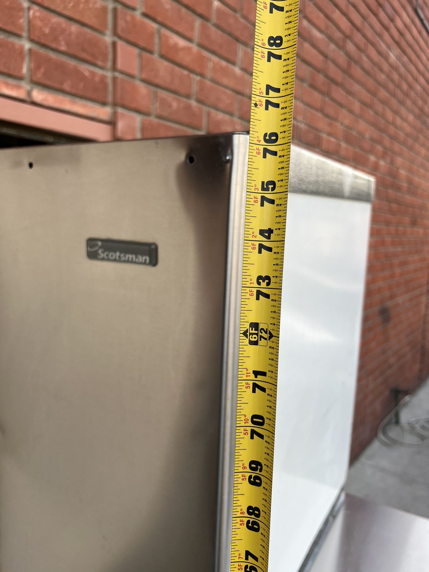 Scotsman CME456AS ice maker with 100lbs storage bin for Sale in Garden