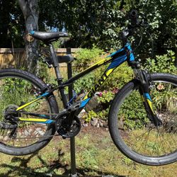 Giant Revel 2 Kids 21 Speed Mountain Bike With Front Suspension