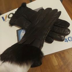 Condition: Like NEW **Sofia Cashmere**Leather & Cashmere Gloves With Faux Fur Cuffs. ** Size: M=7 to 7 1/2 inches