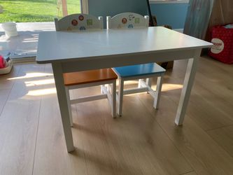 Kids table and two chairs