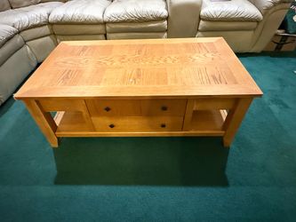 Coffee table w storage