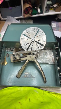 Antique Manual Key Cutting Machine with Code Wheel