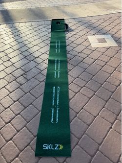 INDOOR GOLF PUTTING GREEN