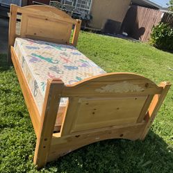 Nice Twin Bed With Good Mattress Set I Have Two The Same $125 Each