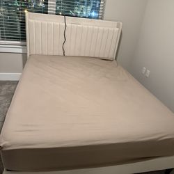 Queen Frame With Plugs And Mattress