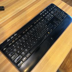 Logitech mK520 Keyboard Wireless 