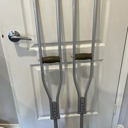 MEDLINE ADJUSTABLE CRUTCHES-Preowned-$5 (in Rowland Heights)