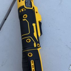 3/8 ratchet works on all DEWALT batteries ( this is the Aftermarket product )  new 