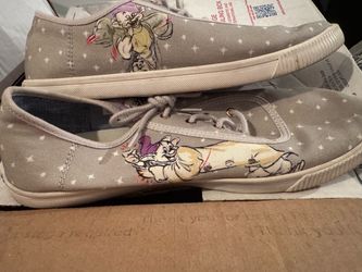 Disney Snow White TOMS Tennis shoes size 9