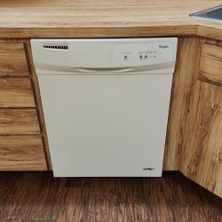 White Dishwasher Whirlpool 