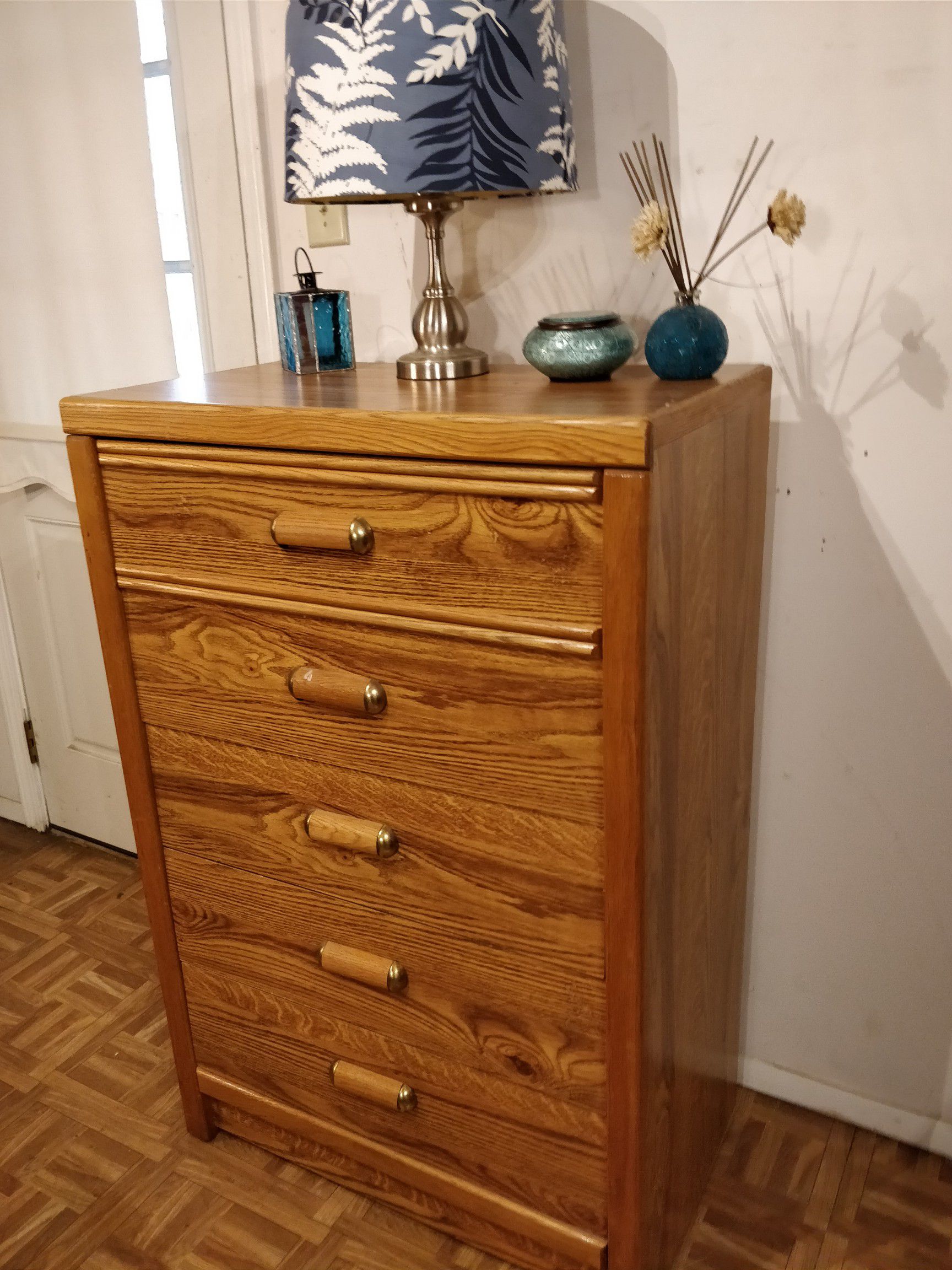 Like new chest dresser with 5 drawers in very good condition, pet free smoke free. L29.5"*W16.5"*H45"