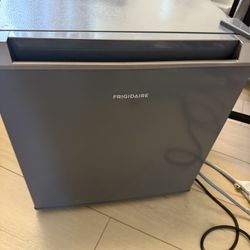 New Mini Fridge - 1,6 Cu Ft Frigidaire 