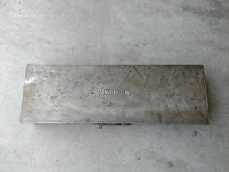 Vintage snap on socket box