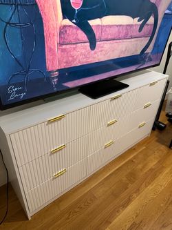 Modern White 9 Drawer Dresser