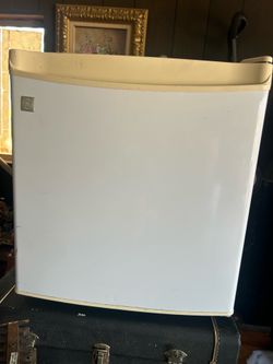 GE mini fridge