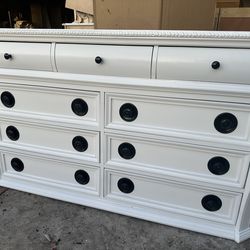 White dresser and Naitstand