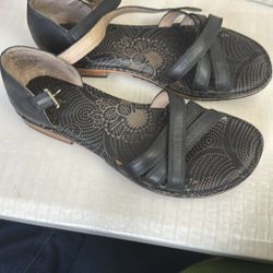 Bogs Sandals Size 8 Almost New