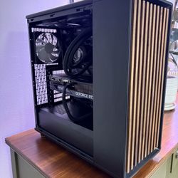 RTX 5070TI | Ryzen 7 7700X | 32GB DDR5 | 2TB SSD | 750W PSU | 5 x Fans | Fractal North ATX TG
