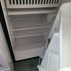 Magic chef - Mini Fridge, Good Size, Used, Good Condition