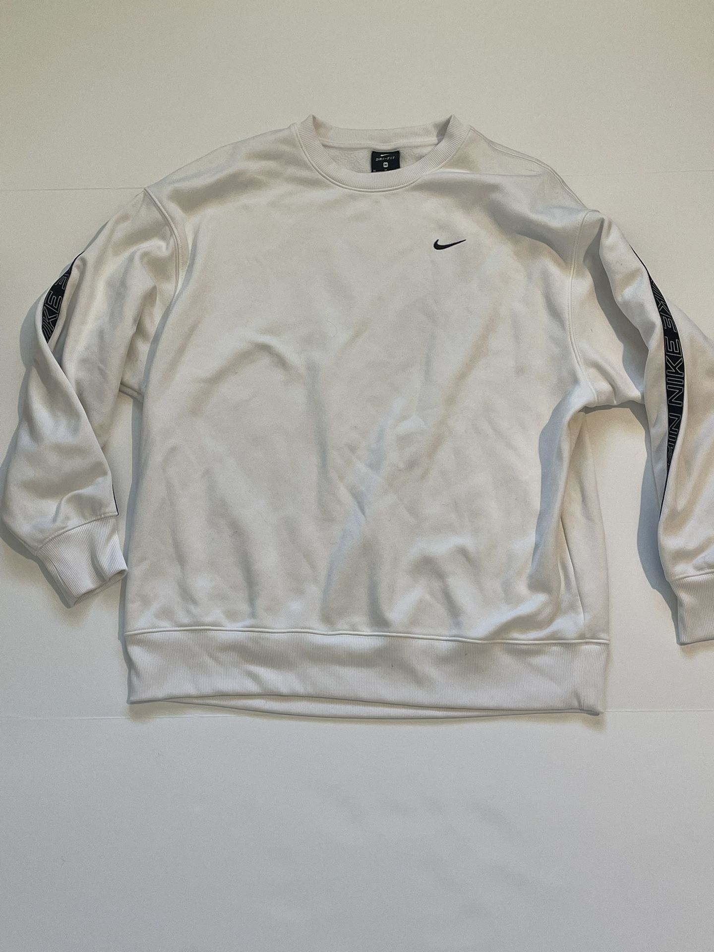 White Nike crewneck sweatshirt size M