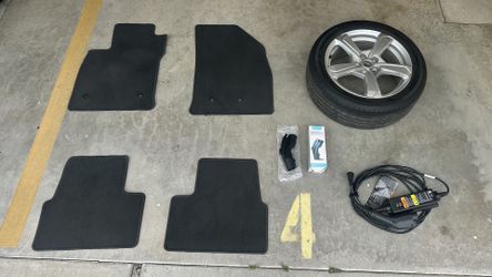 2018 Chevy Volt Rim, Floor Mats, Charging Cable & Tesla Adapter.
