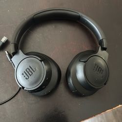 LIGHTLY USED JBL HEADPHONES 