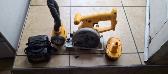 DeWalt Cordless Circular Saw with Battery and Charger