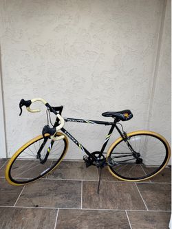 Takara Kabuto Single Speed Road Bike with Drop Handlebars 700C