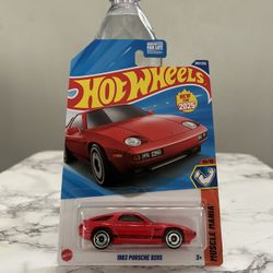 Hot Wheels:  Porsche 928s