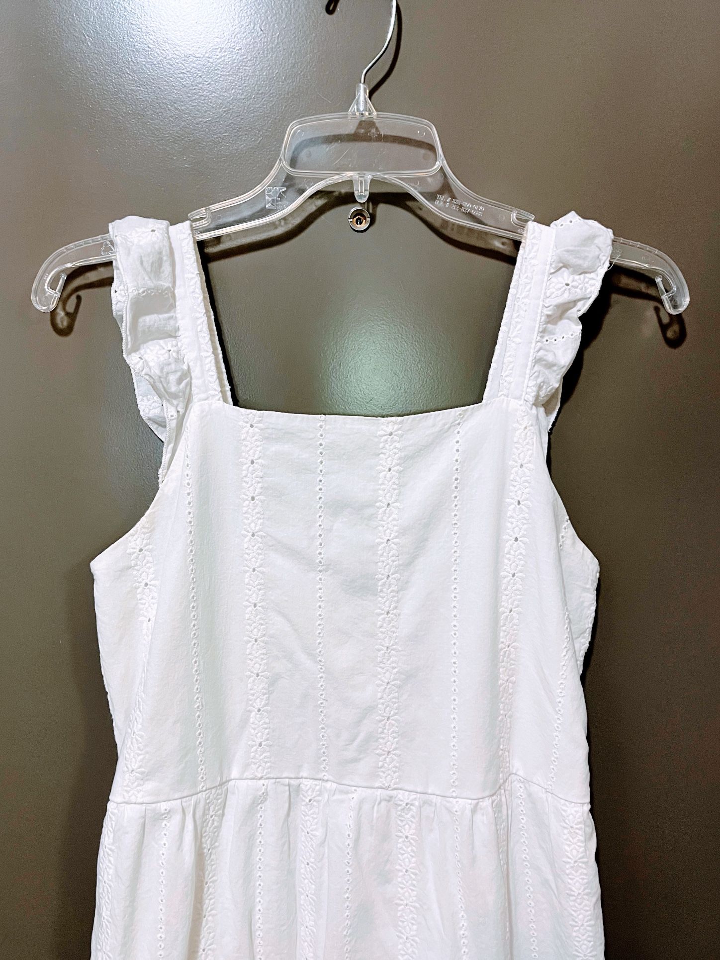 🌼 White Dress (Size Medium) – Art Class Brand – Perfect Under Graduation Gown