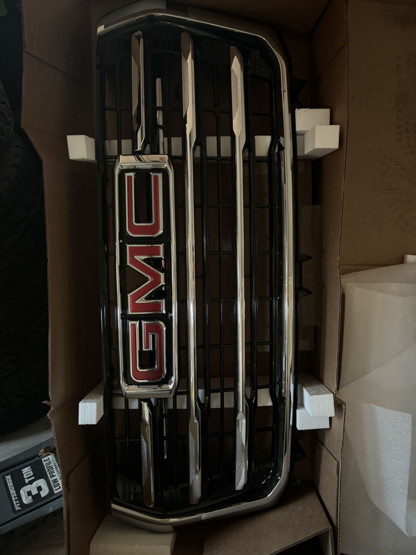 2025 GMC Yukon Grill Hood Trim Piece And Mirror Caps