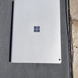 Microsoft Surface Book 2 13.5"(Intel Core i5, 8GB RAM, 256 GB), silver