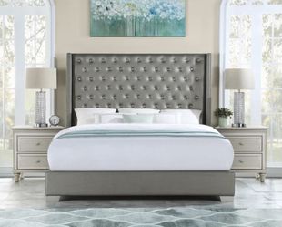Upholstered queen Bed