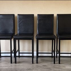 4 Chairs / 4 Sillas