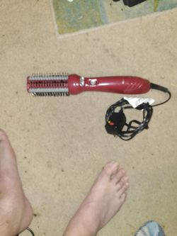 Revo Styler Rotating Hot Air Brush -Like New Hair styling tools | Color: Red