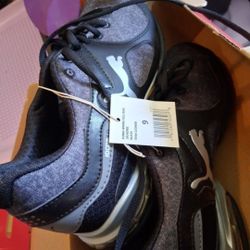 Ladies Puma. New. Sz 9