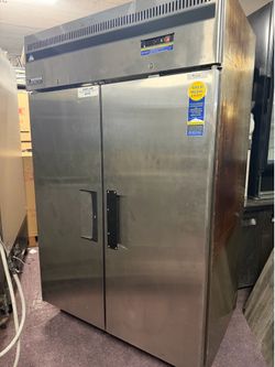 Used Everest 2-door reach in cooler ESR2