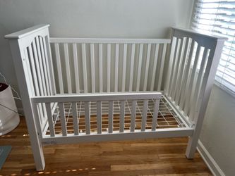 Pottery Barn Kendall crib and toddler bed converter kit