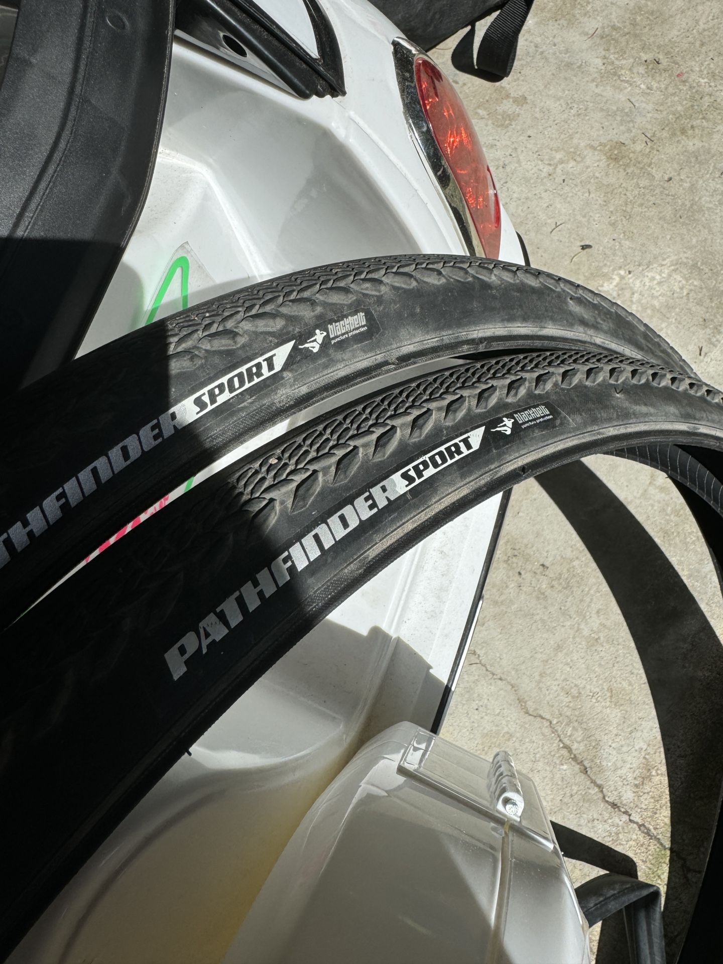 Specialized Pathfinder Sport Tires 700-38c And Tubes