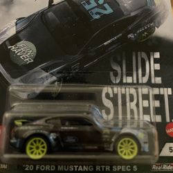 Hot Wheels Slide Street ‘20 Ford Mustang RTR Spec 5