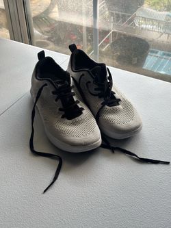 Vionic Arrival Walking Shoes - Ultimate Comfort and Style (has a tear on top)