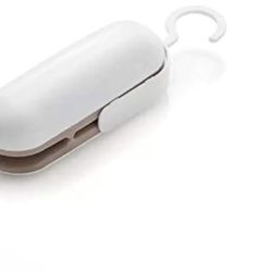 Mini Bag Sealer Heat Sealer 2 in 1 Plastic Bag Sealer and Cutter Resealer, Heat Seal with Hook for Snack Bags for Food Storage (Battery Not Included) 