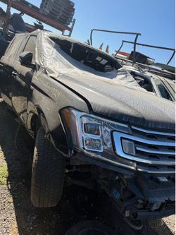 2019 ford expedition for parts only