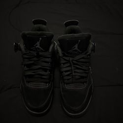 Retro Jordan 4 Black Cats