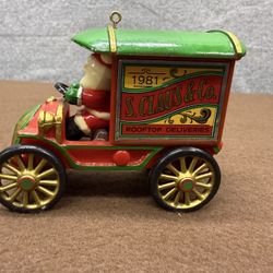 Vintage 1981 Hallmark Santa Claus & Co Rooftop Deliveries Car Ornament