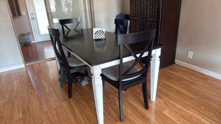 Dining room table with 4 chairs