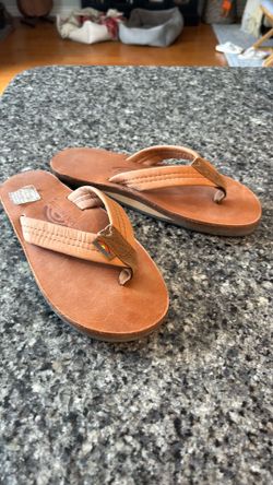 Mens 7.5-8.5 Rainbow Sandals