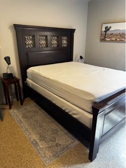 Queen size wood bed frame