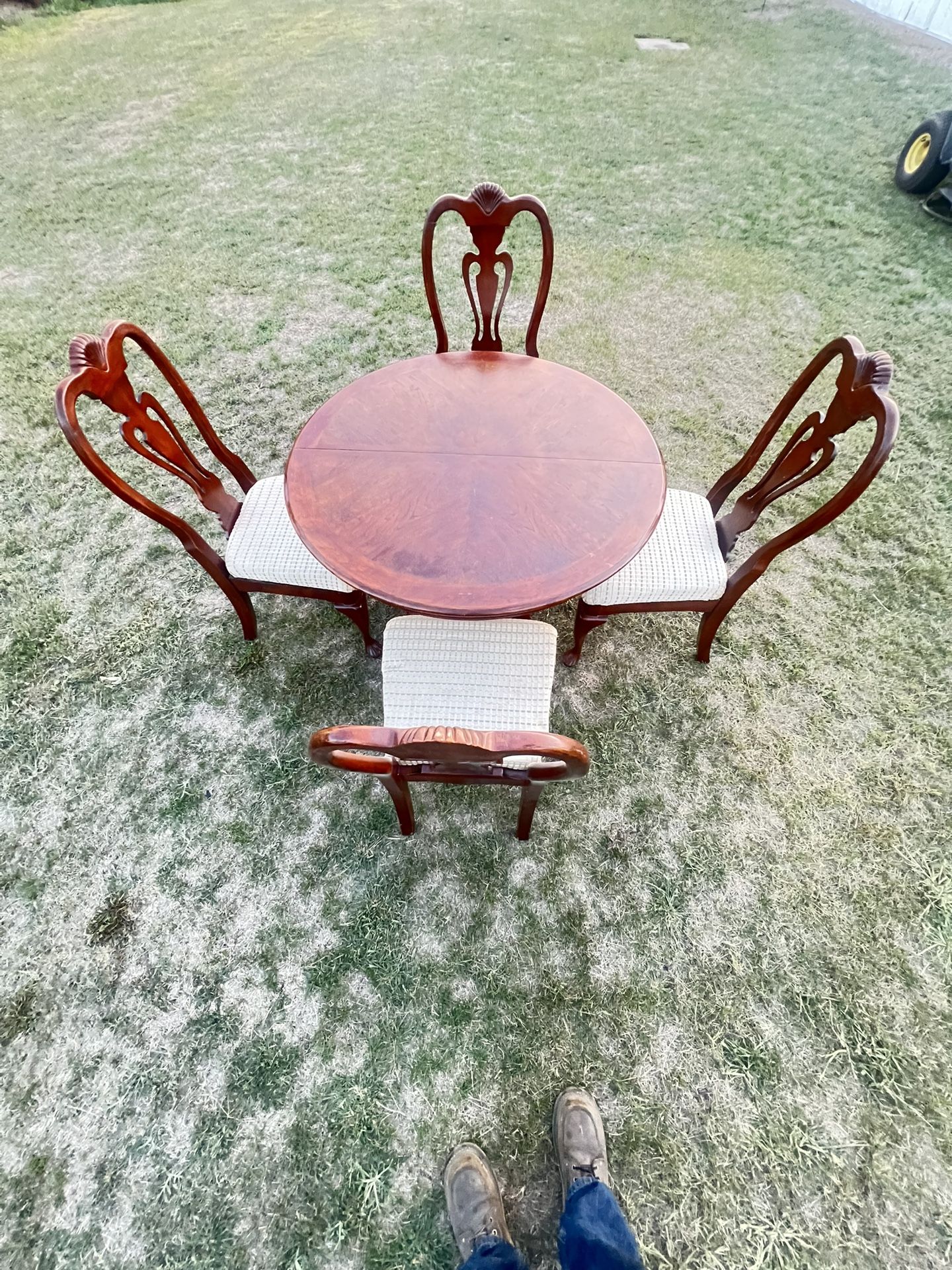 Dinning Room Table And Chairsv
